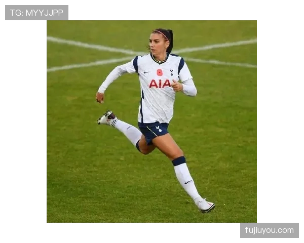 亚历克斯·摩根这生活简直像电影，训练间隙秒变豪宅派对女王？