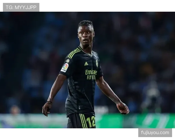 巴尔韦德与莫德里奇：中场传承中的角色演变与体系适配逻辑